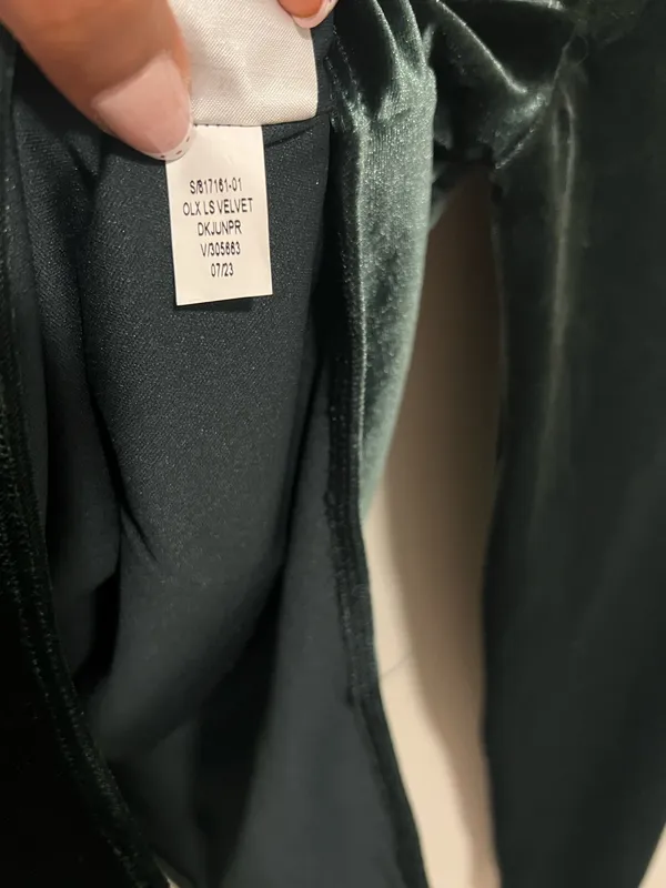 Banana republic emerald green velvet, bodysuit, long sleeve - Image 9