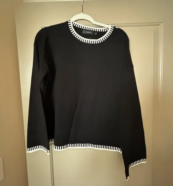 Amazon Black and white knit sweater - Image 2