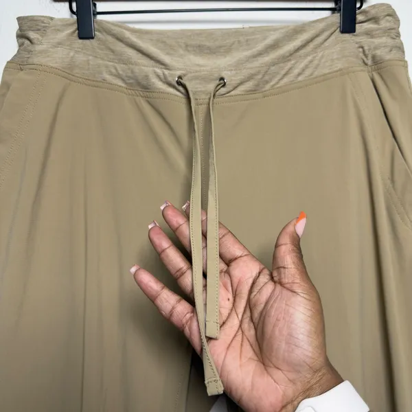 Duluth Trading Co Women Armachillo Cooling Nylon Pants Tan Brown Hiking Utility - Image 3