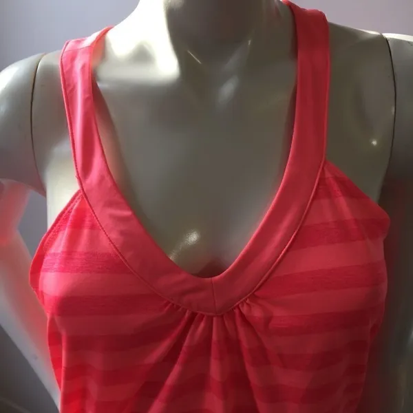 Old Navy Coral color active keyhole back Top‎ - Image 7