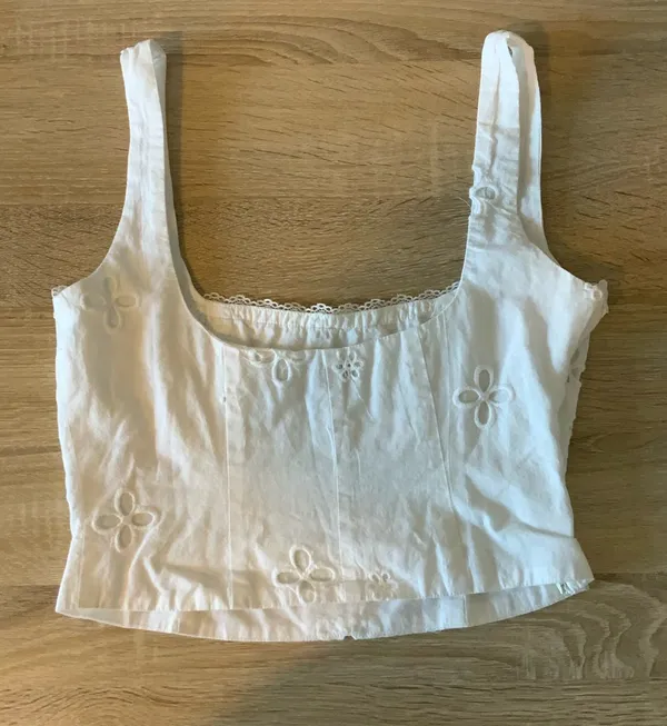 Meshki White Floral Cropped Tank Top - Image 2