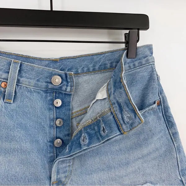 LEVI'S Premium 501 Denim Jean Short Light Wash 29 - Image 6