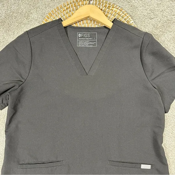 Figs Women’s Casma Three-Pocket Scrub Top Shortsleeve in Black Size L - Image 4