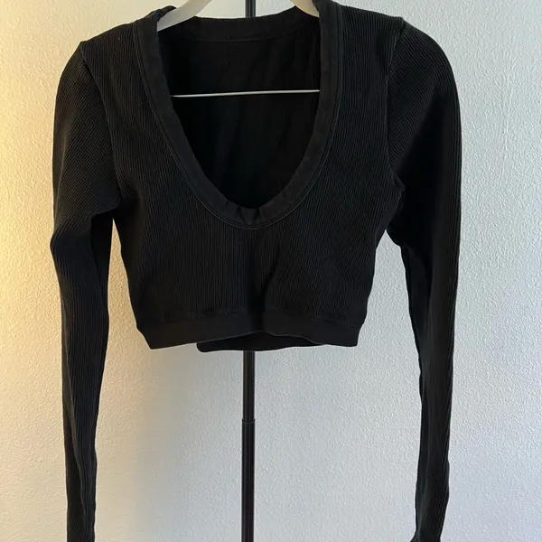 Alo Black Ribbed Top - Image 8