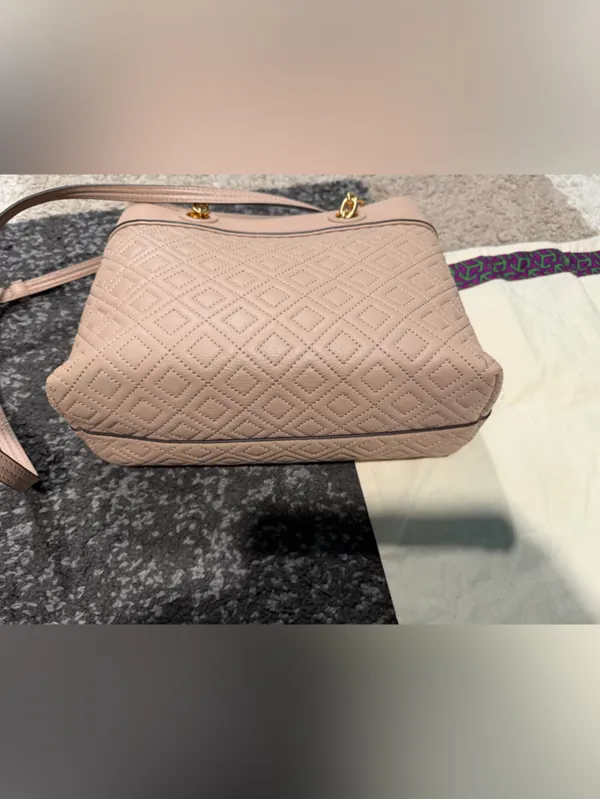 Tory Burch Quilted Taupe Tote Bag with Gold Hardware - Image 9