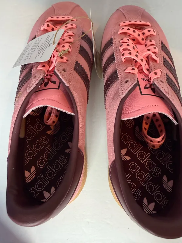 Women’s Adidas Muenchen size 7W - Image 4