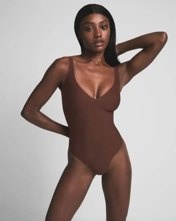 SKIMS Body Unlined Plunge Bodysuit Thong Bodysuit Cocoa Large BD-THG-7118W - Image 3