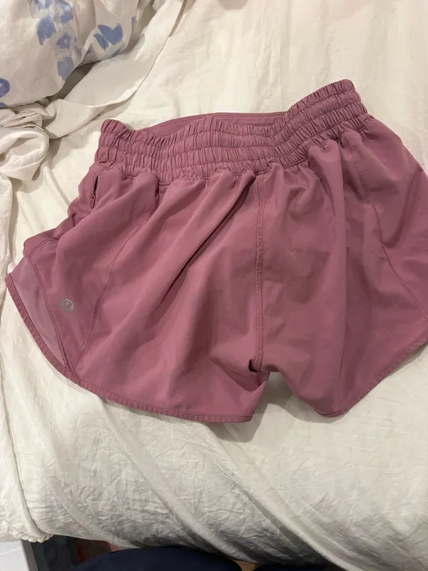 Lululemon Shorts Hot Hotty 2.5" Pink - Image 2