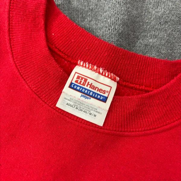 Hanes Vintage 90s Tennessee Christmas Cow 50/50 Sweatshirt - Image 3