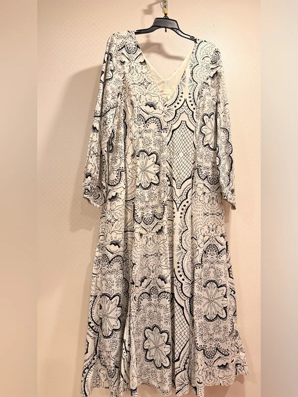 Anthropologie Long-Sleeve V-Neck Dress Midi Style Size M - Image 2