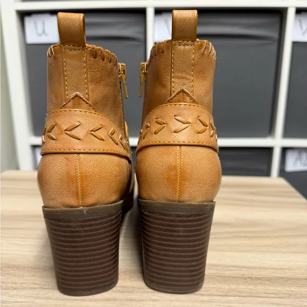 Frye & Co Palma Women's Tan Ankle Chelsea Boots - Image 4