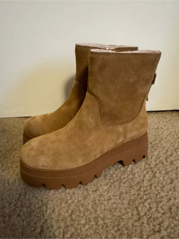 Jessica Simpson Ulalie Suede Platform Lug Booties in Tuscan Tan Size 5.5 - Image 4