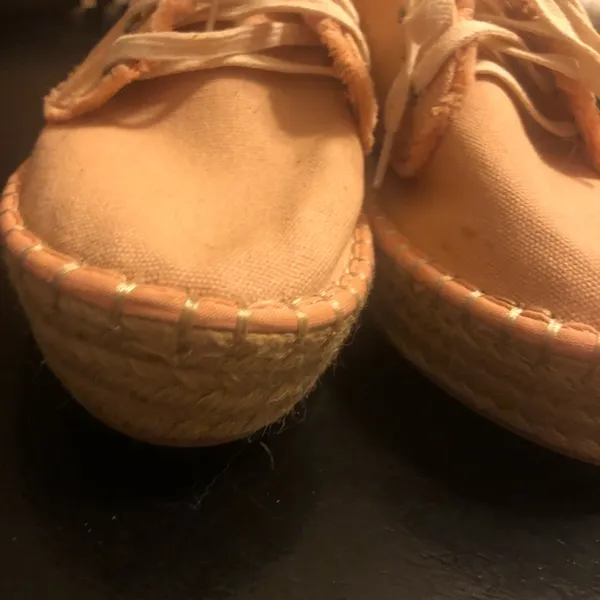 DV Dolce Vita canvas espadrille sneaker. Color: Peach Size 9 - Image 5
