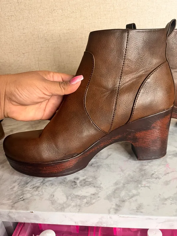 b.o.c. Brown Leather Ankle Booties with Side Zip and Wooden Heel - Image 7