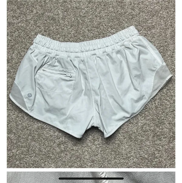 Lululemon White Hotty Hot 2.5” Shorts - Image 2