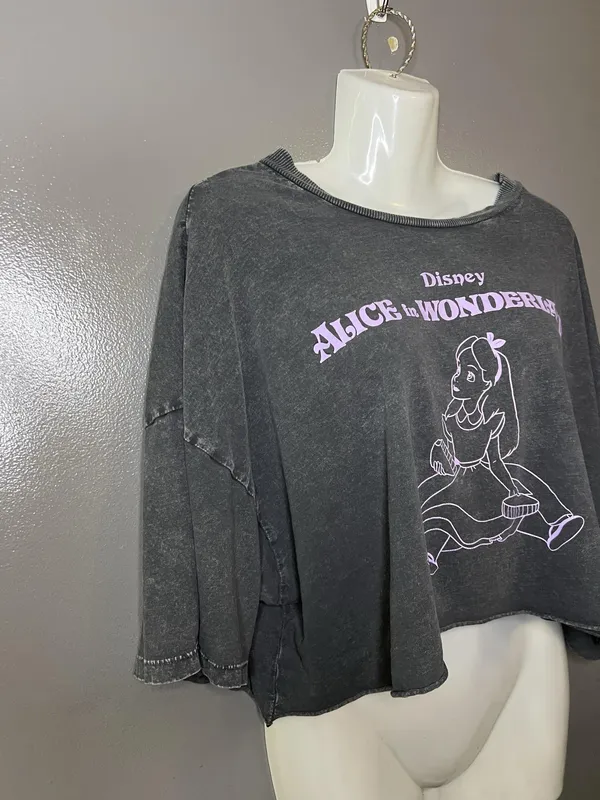 Disney Alice In Wonderland Shirt Womens Large Gray Cropped Graphic Tee Top - Image 2