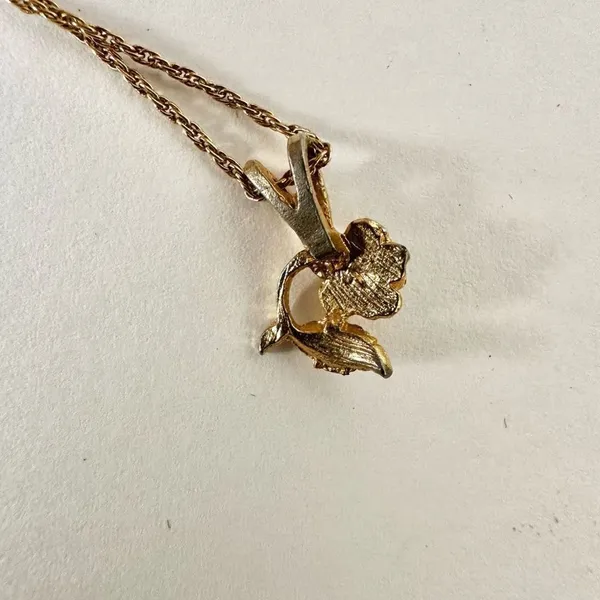Trifari vintage gold tone flower pendant.necklace - Image 8