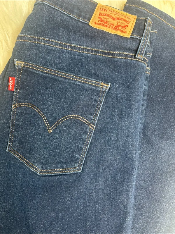 Levi's Jeans Women's Size 31 Slimming Bootcut High Rise Jeans Stretch - Image 3