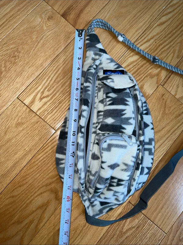 Kavu pendleton style Cream & Gray Aztec Rope Sling Bag - Image 5