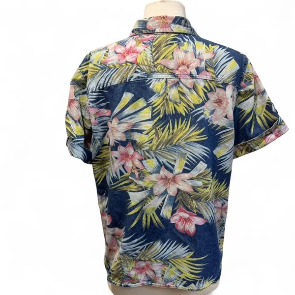 Chambray Hawaiian Floral Tropical Button Up Shirt Womens Medium Resort Denim - Image 4