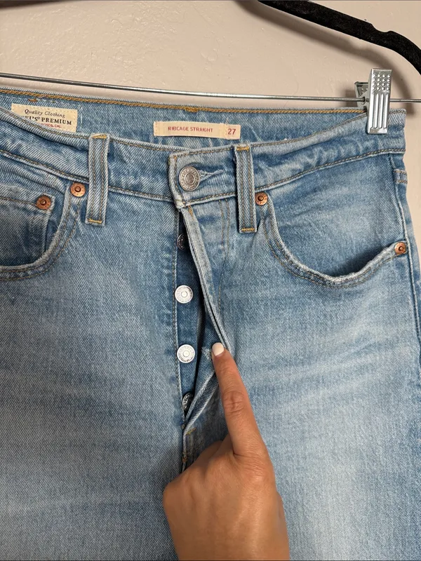 Levi’s ribcage straight jeans in size 27 - Image 6