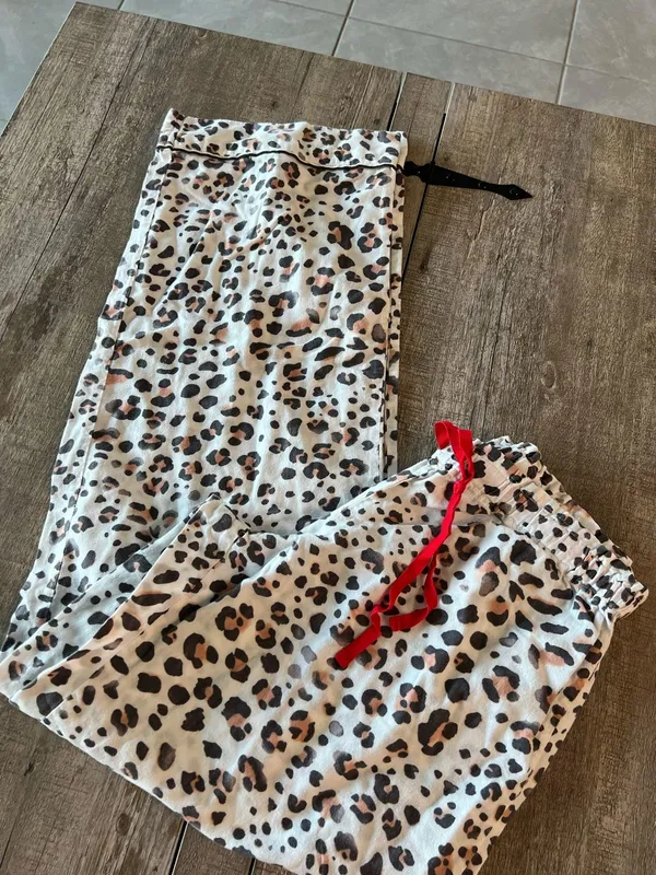 Victoria's Secret pj set - Image 5