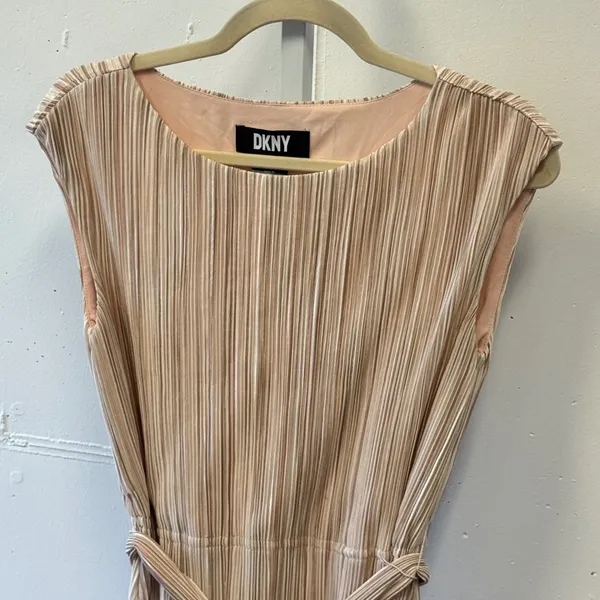 DKNY Plisse Pleated Sleeveless Midi Dress Champagne Pink Size 10 Belted A-Line - Image 3