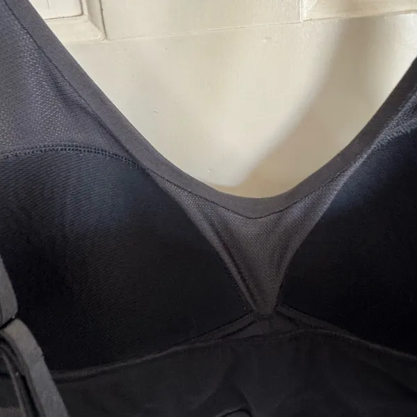 Victoria’s Secret On Pointe dark gray sports bra size large‎ - Image 4