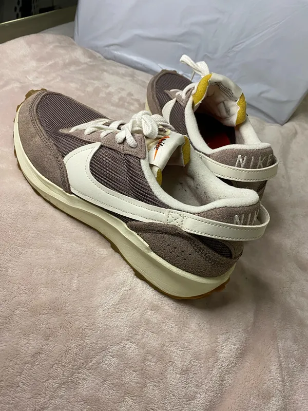 Nike Wafle Debut Vintage Women Running Shoes Size 9.5 - Image 4