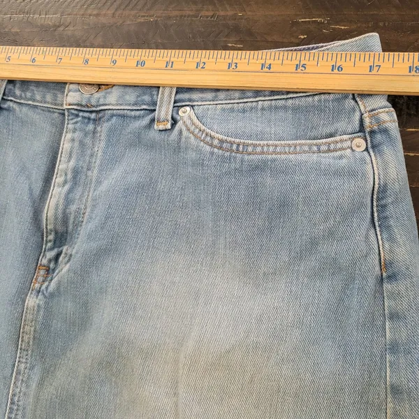 GAP Light Wash Denim Skirt Women's Size 14 Front Slit 5-Pocket Jean Skirt Casual - Image 3
