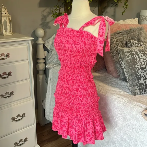 Tube Dress Tiered Form Fitting Pink Floral - Image 7