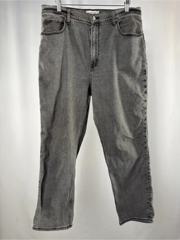 Abercrombie & Fitch Curve Love The Ankle Straight Ultra High-Rise Gray Wash Jean - Image 2