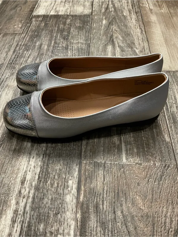 Comfortview Silver Ballet Flat with Silver Metallic Toe Size 10 Wide - Image 7