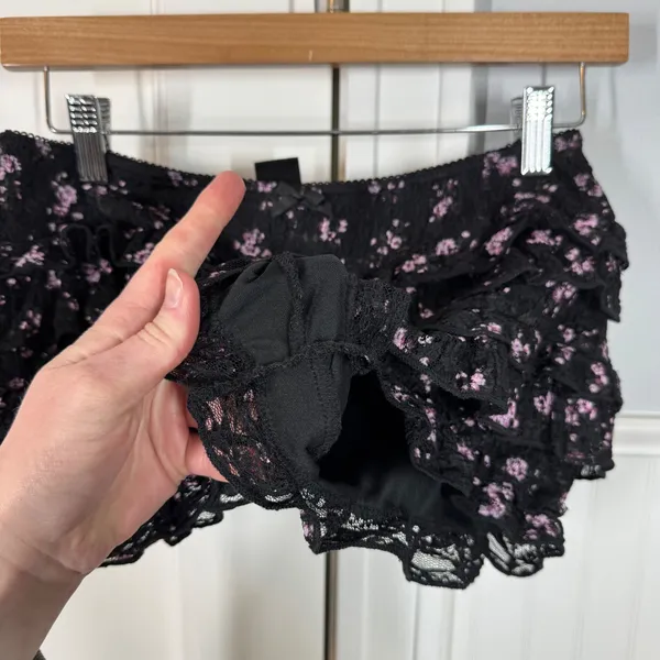 Urban Outfitters Lace Ruffle Sexy Shorts Womens Small Black Pink Floral Tiered‎ - Image 3