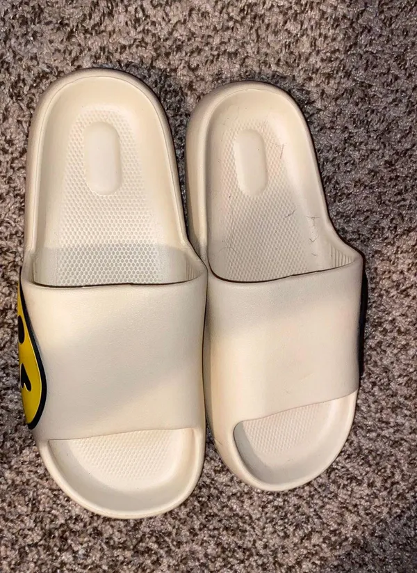 Winky face slides Size 10 - Image 3