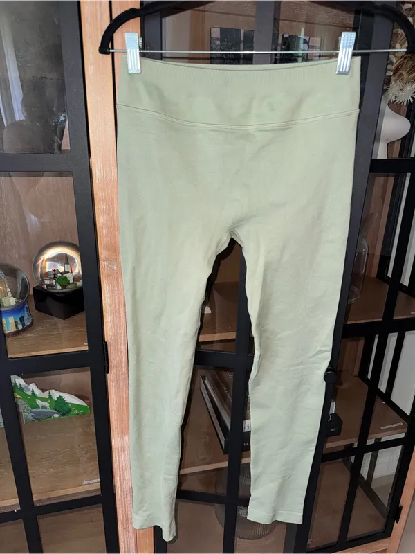 CSB Serenity Invisible Scrunch Leggings seamless high rise sage workout - Image 4