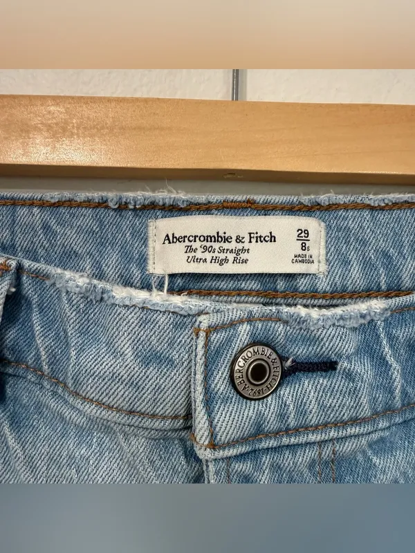 Abercrombie & Fitch Curve Love High Rise 90’s Straight Jean Light Cuffed Hem 29 - Image 4