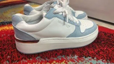 Sneakers - Image 2