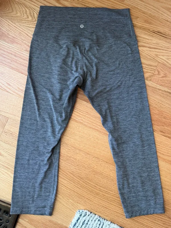 Lululemon Cropped Aligns Gray Heathered Leggings Size 10 | Y2K Capri - Image 2