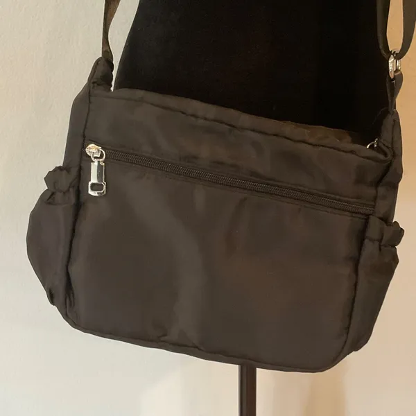Black Quilted Crossbody Bag with Front Zipper Pockets - Image 7
