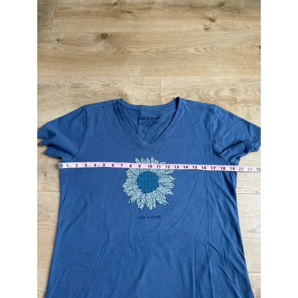 EUC Life is Good crusher tee classic fit v-neck t-shirt blue sunflower size M - Image 6