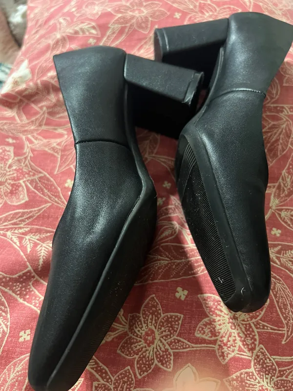 Naturalizer Black Womens Rounded-Toe Low Heel Pumps - Image 2
