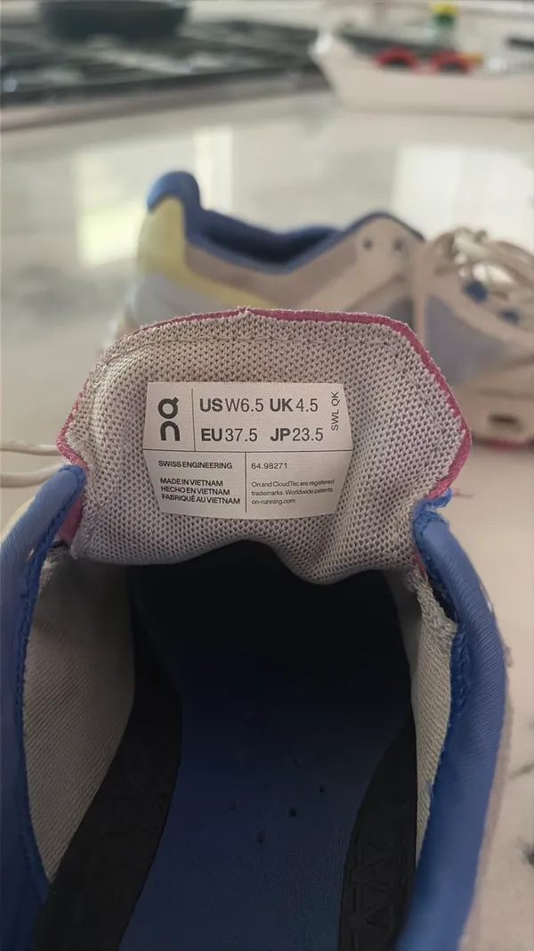 On Cloud Shoes - Image 2
