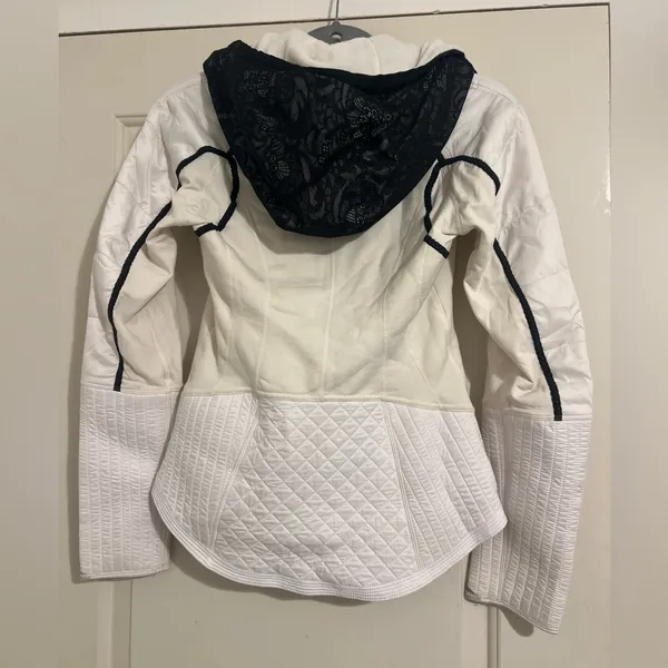 Lululemon Run‎ Bundle Up Zip Jacket Cream White Black Lace Retro Luxchange Y2K - Image 4