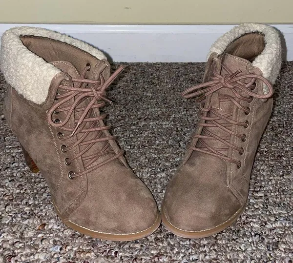 Womens Wet Seal Booties with Heel - Image 4