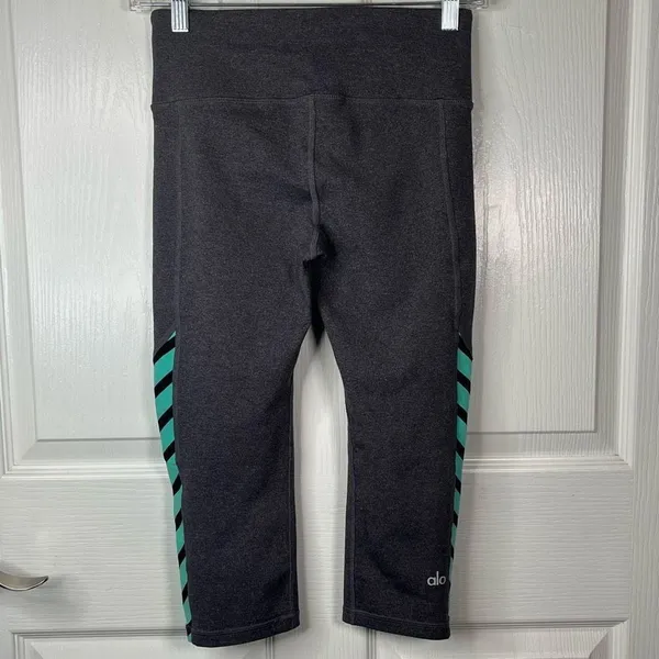 ALO Yoga Gray Capri Cropped Leggings Teal Black Stripe Sz S - Image 4