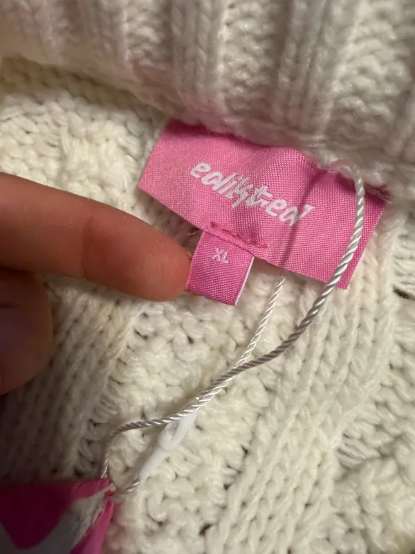 Edikted XL knitted white sweater with pink design! - Image 4