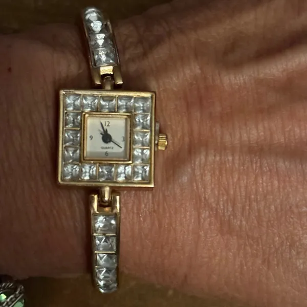 Vintage Yves Rocher gold tone crystal watch - Image 3