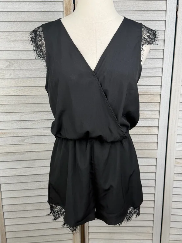 PAPER CRANE Black Lace Cap Sleeve Romper with Crossover V Neckline-Small - Image 2