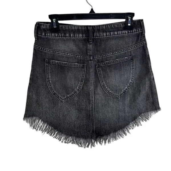 We The Free Womens Faded Black Denim Skirt Size 27 High Rise Cutoff Raw Hem Y2K - Image 3